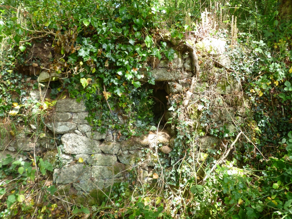 Kerhars : le mur témoin de l'ancienne maison d'habitation